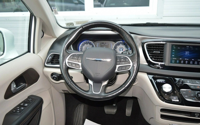 Chrysler Pacifica cena 125000 przebieg: 119000, rok produkcji 2020 z Hrubieszów małe 742